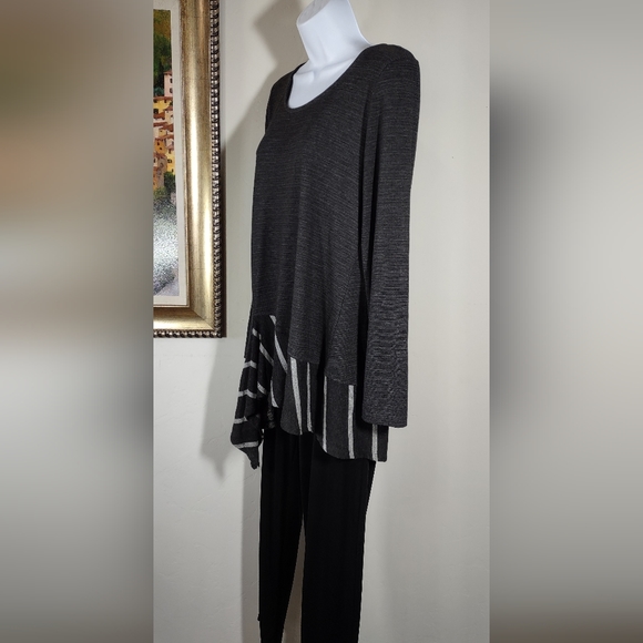 ALEMBIKA Asymmetric Flounce Tunic Top - Picture 3 of 6